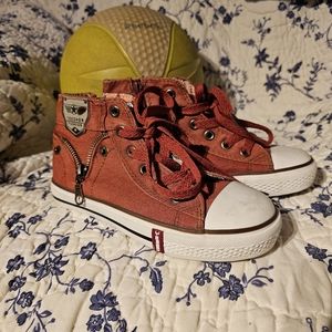 Shoes youth size 35.  Fits like a 1 1/2